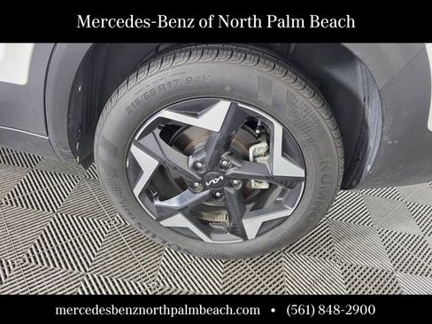 Used 2024 Kia Seltos EX AWD/4WD image 17