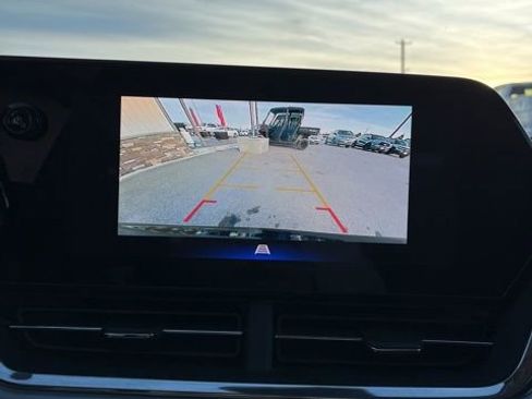 Used 2025 Chevrolet Trax LT w/ LT Convenience Package image 42