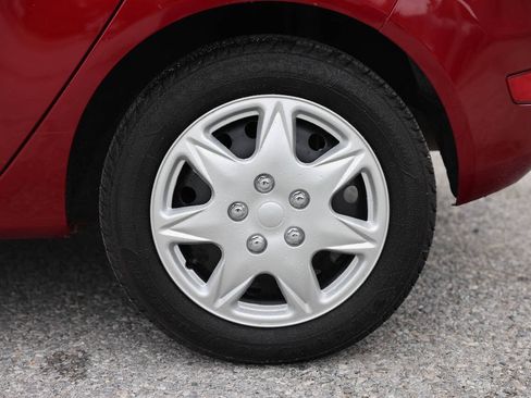 Used 2013 Ford Fiesta SE FWD image 26