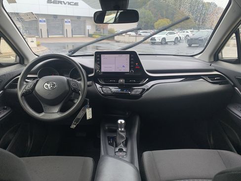 Used 2020 Toyota C-HR LE image 30