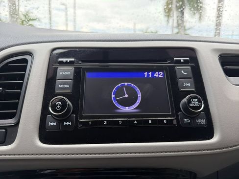 Certified 2021 Honda HR-V LX image 36