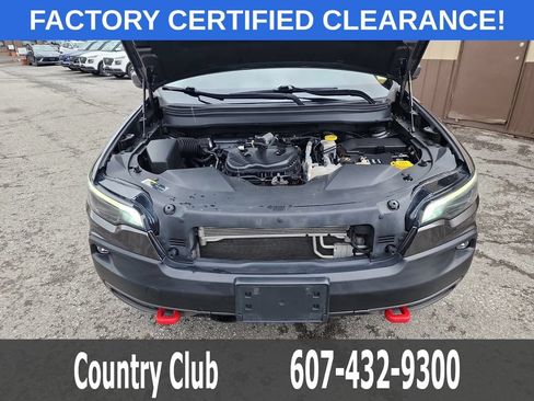 Used 2021 Jeep Cherokee Trailhawk AWD/4WD image 32
