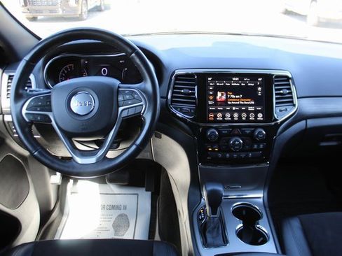 Used 2021 Jeep Grand Cherokee Laredo X image 12