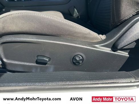 Used 2019 Dodge Challenger SXT RWD image 12