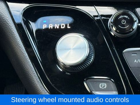 Used 2023 Chrysler Pacifica Touring-L w/ Uconnect Theater Family Group image 33