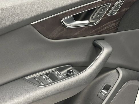 Used 2019 Audi Q8 Premium image 11