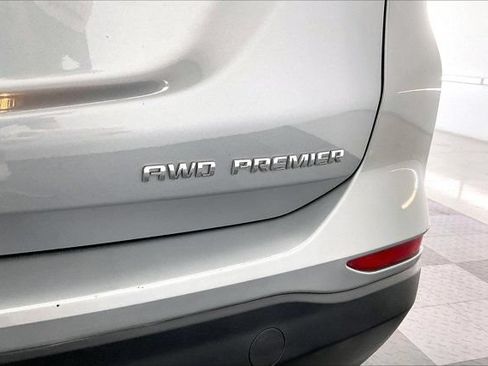 Used 2023 Chevrolet Equinox Premier AWD/4WD image 7