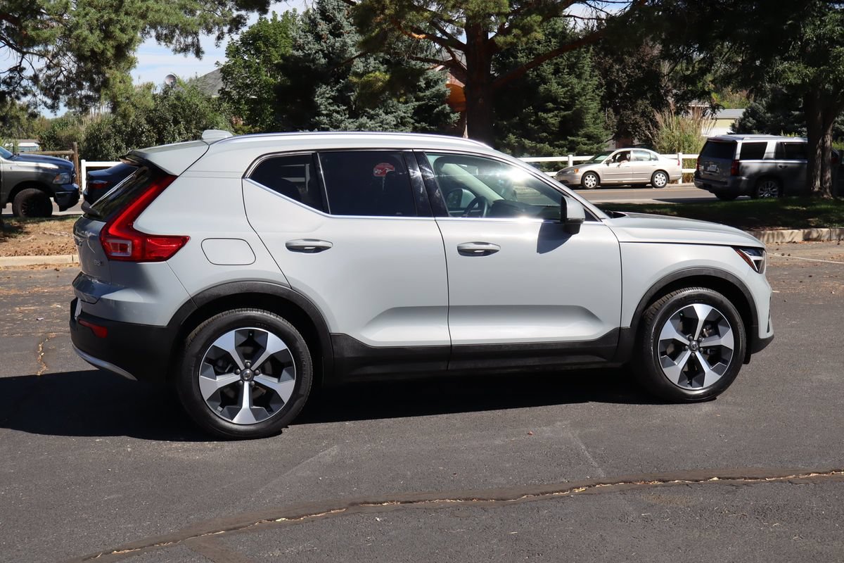 Used 2024 Volvo XC40 B5 Core w/ Protection Package Premier AWD/4WD image 4