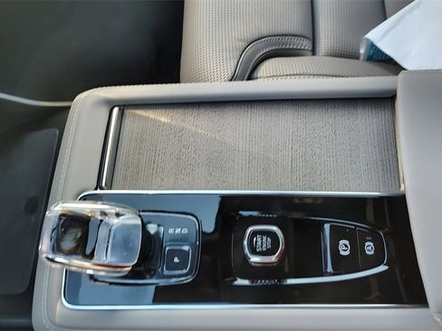 New 2026 Volvo XC90 B6 Ultra image 24