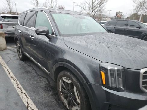 Used 2023 Kia Telluride S w/ S Sunroof Package image 3