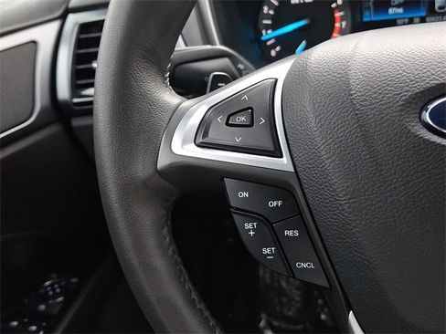 Used 2015 Ford Fusion SE w/ Equipment Group 201A image 21