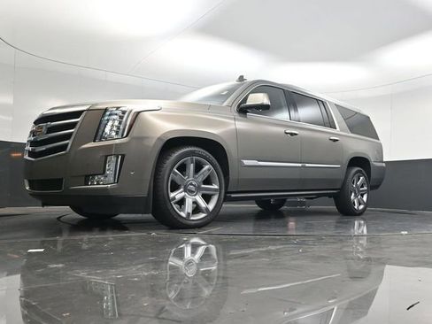 Used 2018 Cadillac Escalade ESV Premium Luxury image 58
