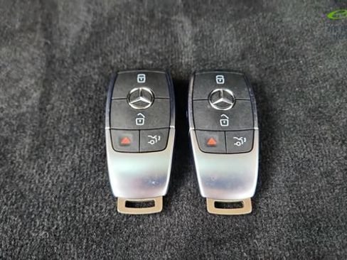Used 2025 Mercedes-Benz GLS 450 4MATIC w/ AMG Line Exterior image 65