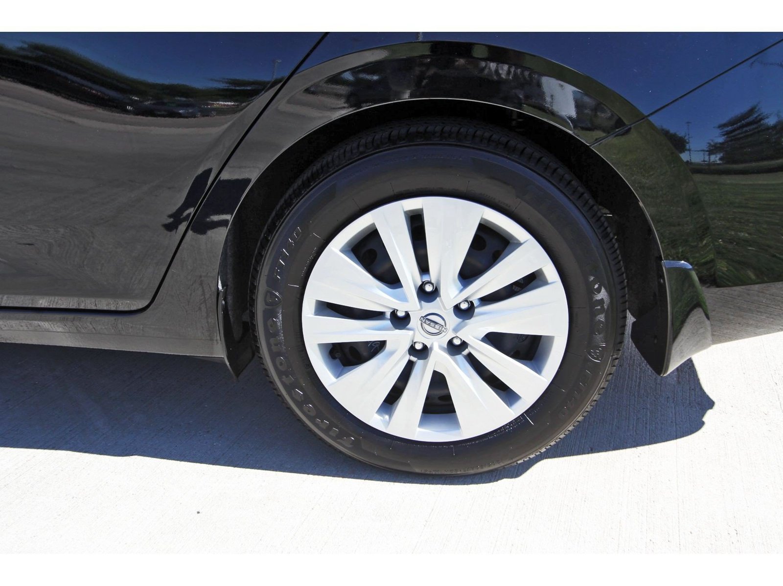 Certified 2025 Nissan Sentra S FWD image 31