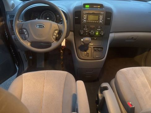 Used 2012 Kia Sedona LX image 7