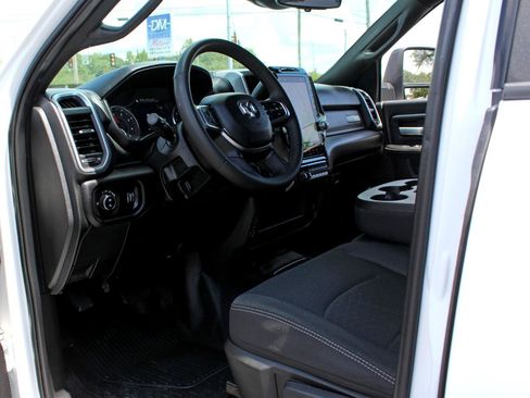Used 2025 RAM 5500 4x4 Crew Cab image 20