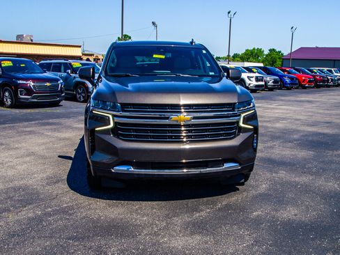 Used 2021 Chevrolet Suburban LT AWD/4WD image 2