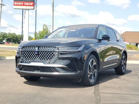 New 2026 Lincoln Nautilus Premier w/ Equipment Group 102A AWD/4WD image 2