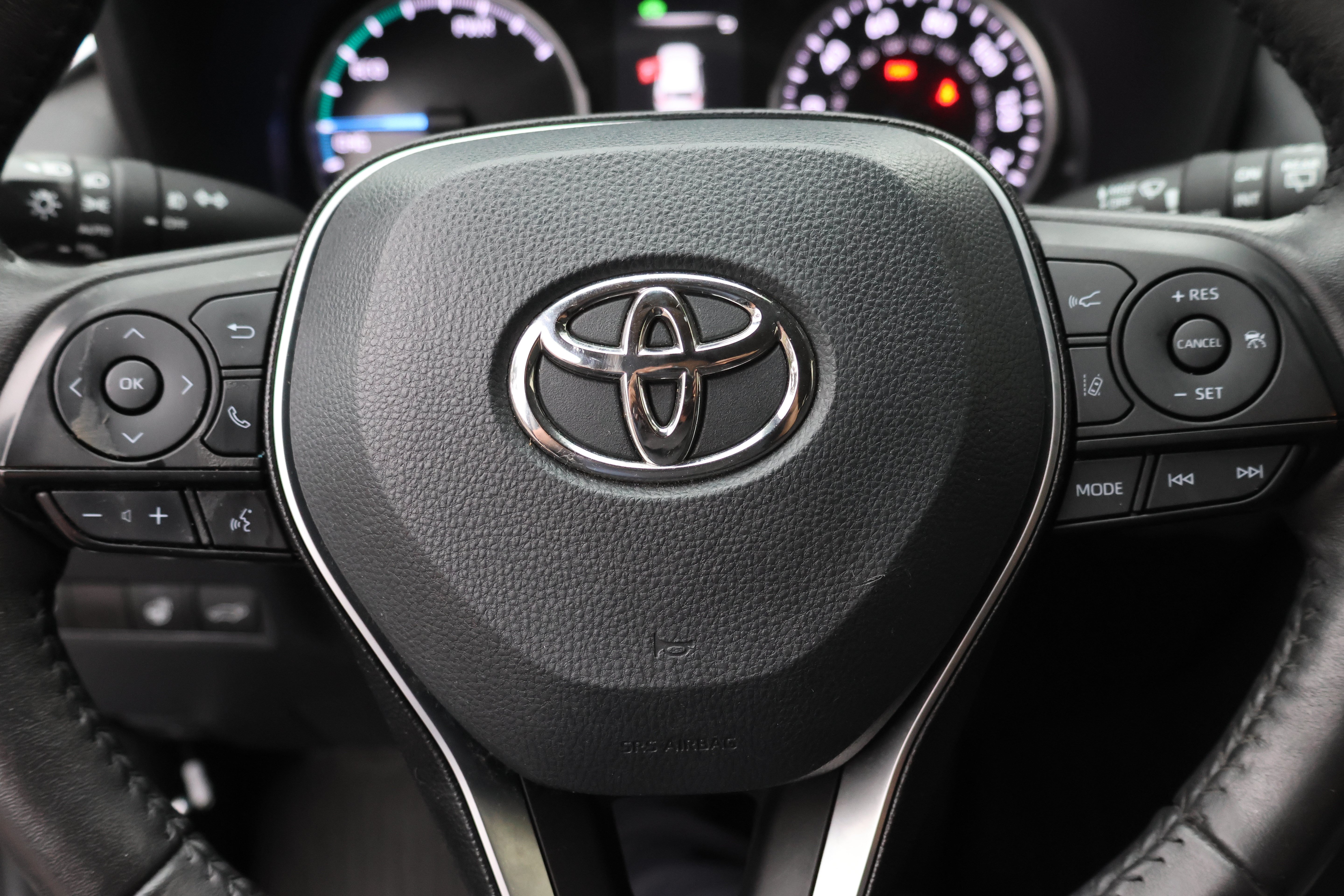 Used 2021 Toyota RAV4 XLE Premium AWD/4WD image 24