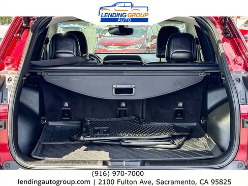 Used 2019 Jeep Cherokee Trailhawk AWD/4WD image 25