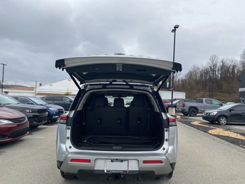 Used 2022 Nissan Pathfinder Platinum w/ Cargo Package image 14