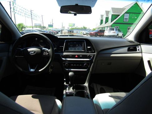 Used 2018 Hyundai Sonata SE FWD image 13