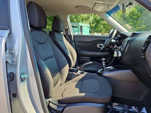 Used 2017 Kia Soul FWD image 29