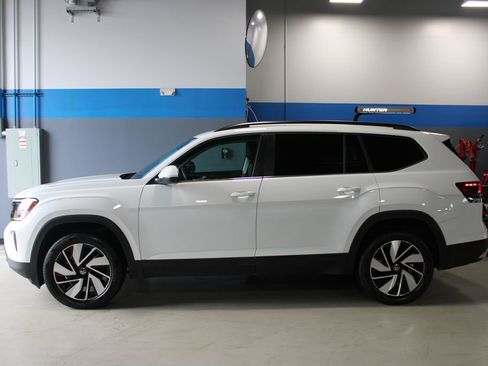 Used 2025 Volkswagen Atlas SE AWD/4WD image 12