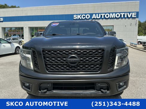 Used 2019 Nissan Titan SV w/ SV Convenience Package AWD/4WD image 8