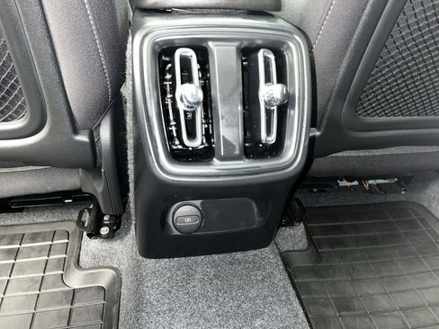 Used 2026 Volvo XC40 B5 Core AWD/4WD image 13