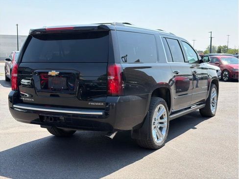 Used 2019 Chevrolet Suburban Premier w/ Premier Plus Edition AWD/4WD image 2