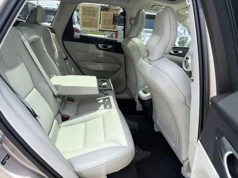 Certified 2023 Volvo XC60 B5 Plus AWD/4WD image 33