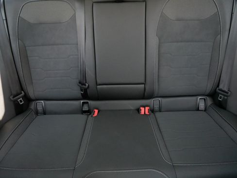 Certified 2025 Volkswagen Taos SE AWD/4WD image 13