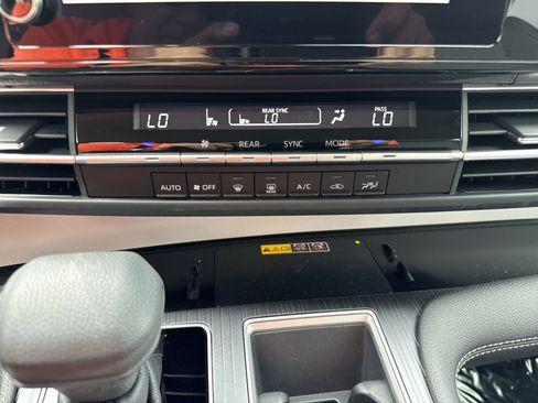 Certified 2025 Toyota Sienna LE FWD image 16
