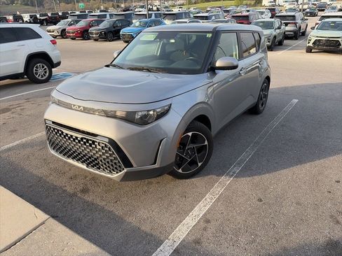 Used 2023 Kia Soul EX image 1