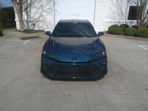 Used 2025 Toyota Camry SE w/ Convenience Package image 5