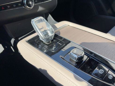 Certified 2025 Volvo XC90 B5 Plus image 17