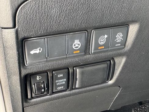 Used 2019 Nissan Armada Platinum w/ Captain's Chairs Package RWD image 19