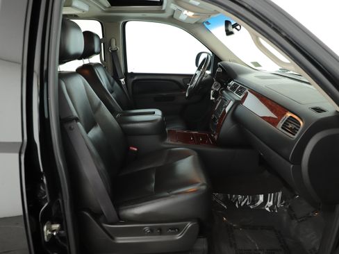 Used 2011 Chevrolet Suburban LTZ AWD/4WD image 7