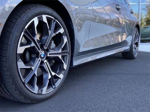 Used 2025 BMW 330i xDrive Sedan w/ M Sport Package image 10