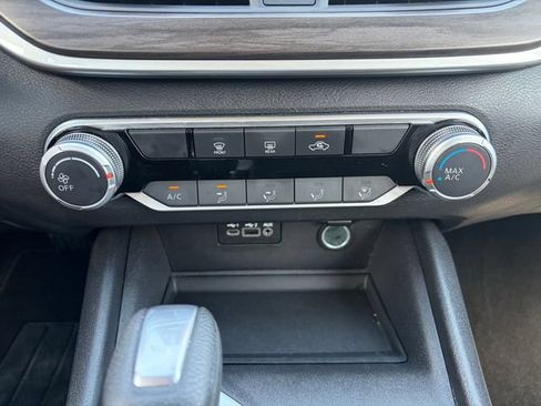 Used 2025 Nissan Altima 2.5 SV FWD image 21