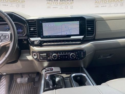 Used 2025 Chevrolet Silverado 1500 LTZ AWD/4WD image 11