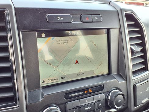 Used 2018 Ford F150 XLT w/ Equipment Group 302A Luxury image 9