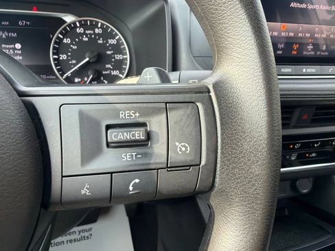 Used 2024 Nissan Rogue S AWD/4WD image 29