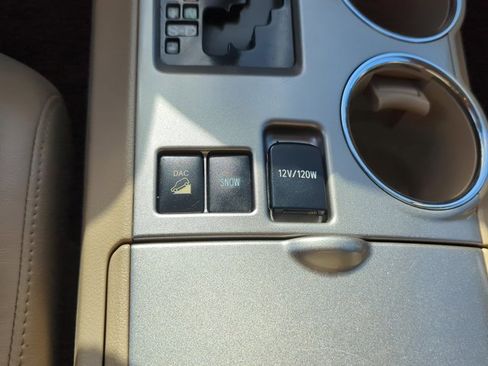 Used 2013 Toyota Highlander SE image 25