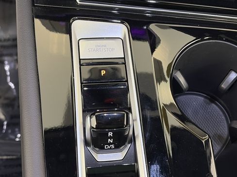 Used 2025 Volkswagen Atlas Cross Sport SEL Premium R-Line image 30