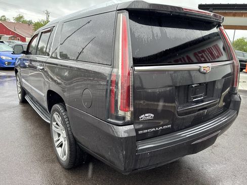 Used 2017 Cadillac Escalade ESV Luxury AWD/4WD image 10
