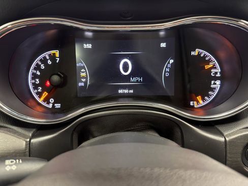Used 2018 Jeep Grand Cherokee Altitude AWD/4WD image 19