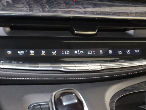 Used 2021 Cadillac Escalade ESV Premium Luxury AWD/4WD image 34
