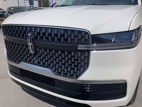 New 2026 Lincoln Navigator L Premier AWD/4WD image 17
